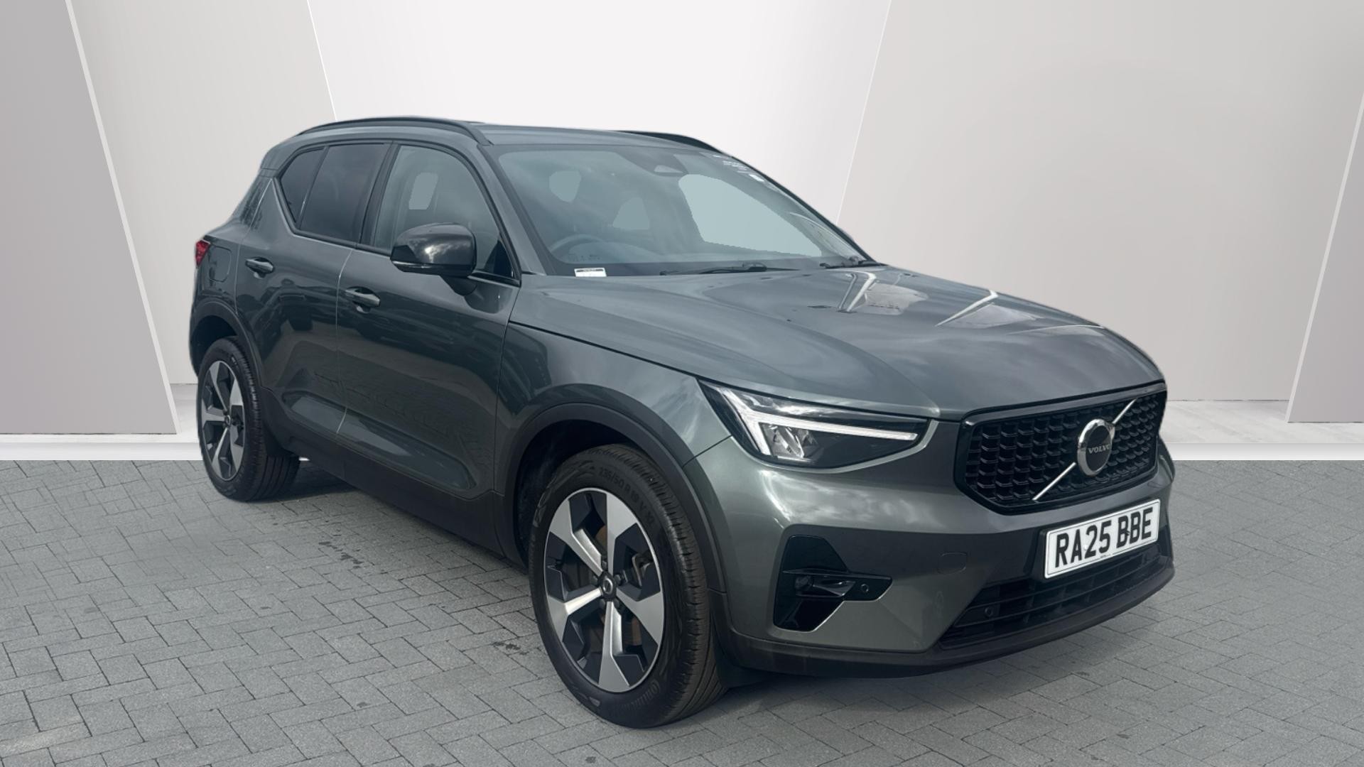 Volvo XC40 listing photo