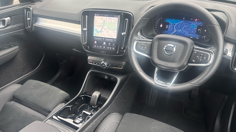 Volvo XC40 2.0 B4P Plus Dark 5dr Auto Petrol Estate - Image 4