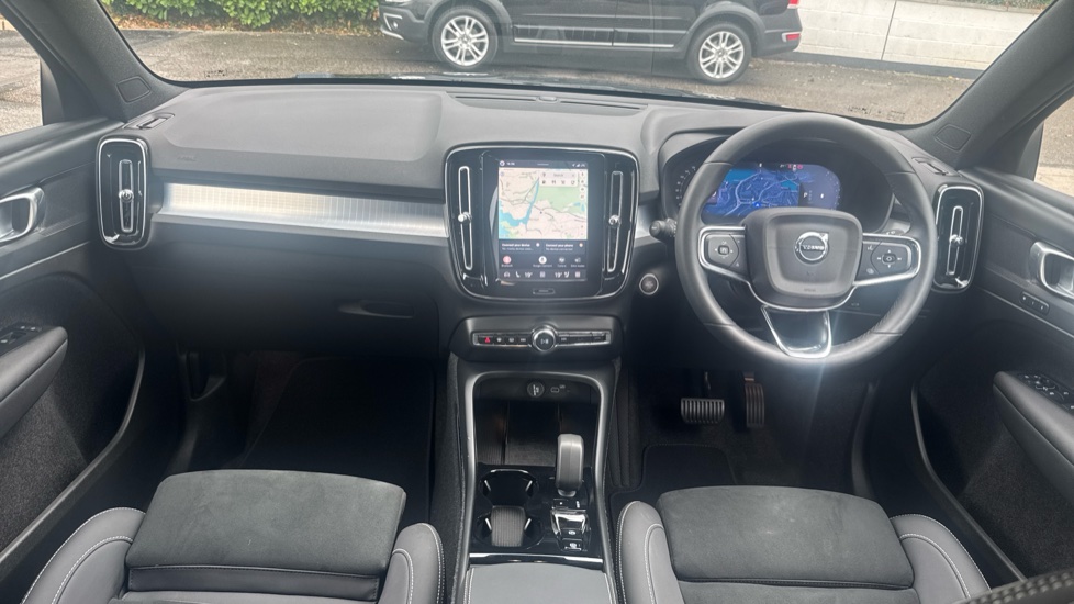 Volvo XC40 2.0 B4P Plus Dark 5dr Auto Petrol Estate - Image 5