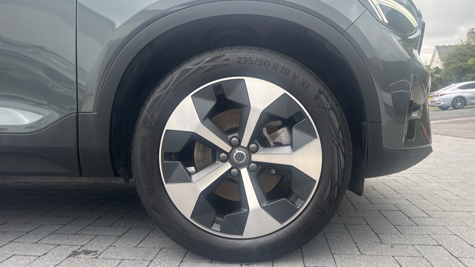 Volvo XC40 2.0 B4P Plus Dark 5dr Auto Petrol Estate - Image 9