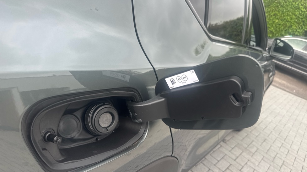 Volvo XC40 2.0 B4P Plus Dark 5dr Auto Petrol Estate - Image 16