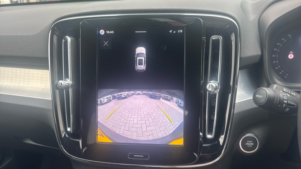 Volvo XC40 2.0 B4P Plus Dark 5dr Auto Petrol Estate - Image 19