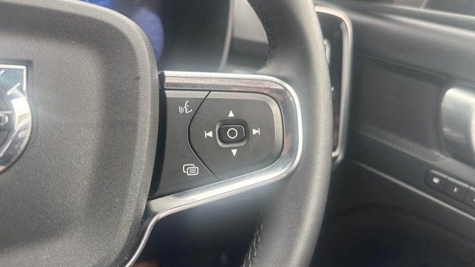 Volvo XC40 2.0 B4P Plus Dark 5dr Auto Petrol Estate - Image 22