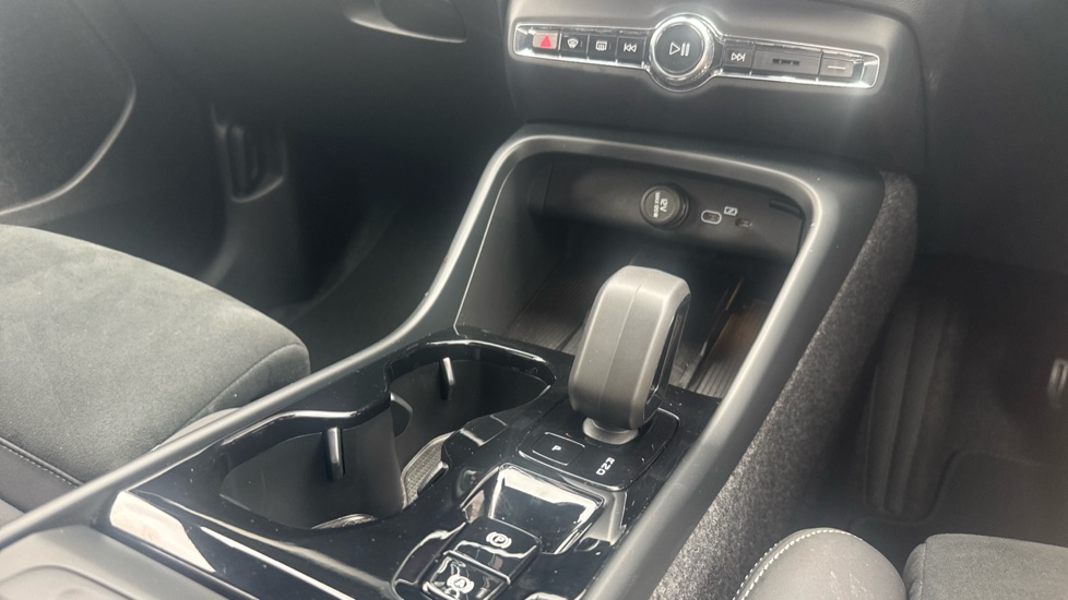 Volvo XC40 2.0 B4P Plus Dark 5dr Auto Petrol Estate - Image 26