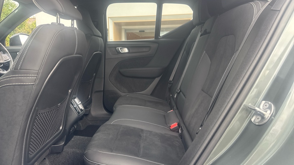 Volvo XC40 2.0 B4P Plus Dark 5dr Auto Petrol Estate - Image 33