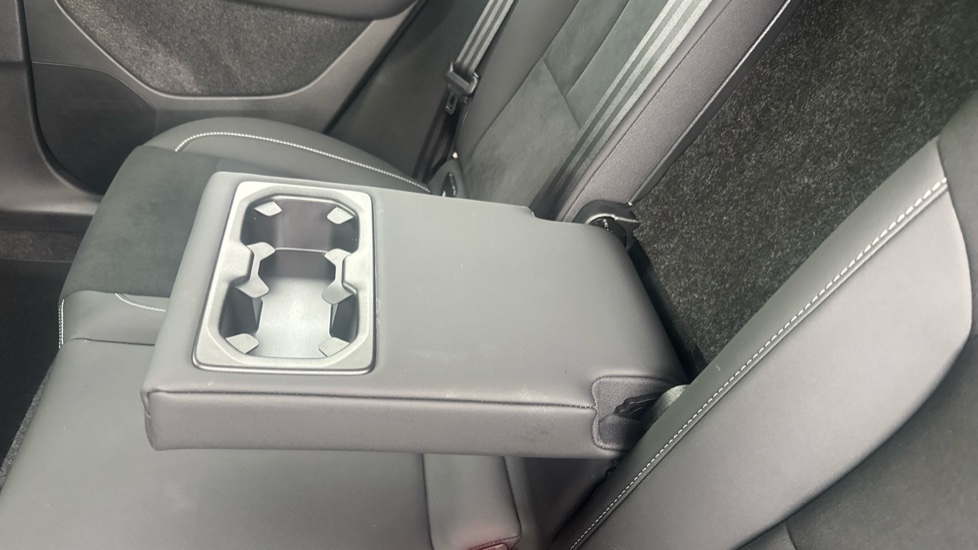 Volvo XC40 2.0 B4P Plus Dark 5dr Auto Petrol Estate - Image 34