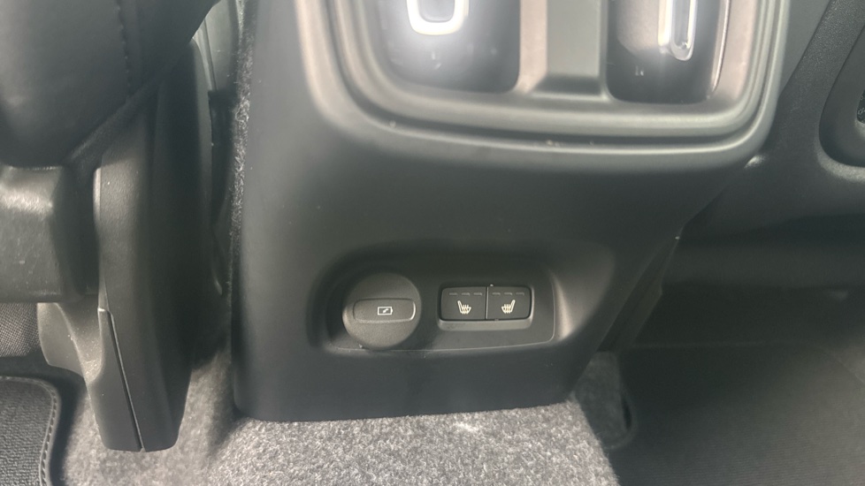 Volvo XC40 2.0 B4P Plus Dark 5dr Auto Petrol Estate - Image 37