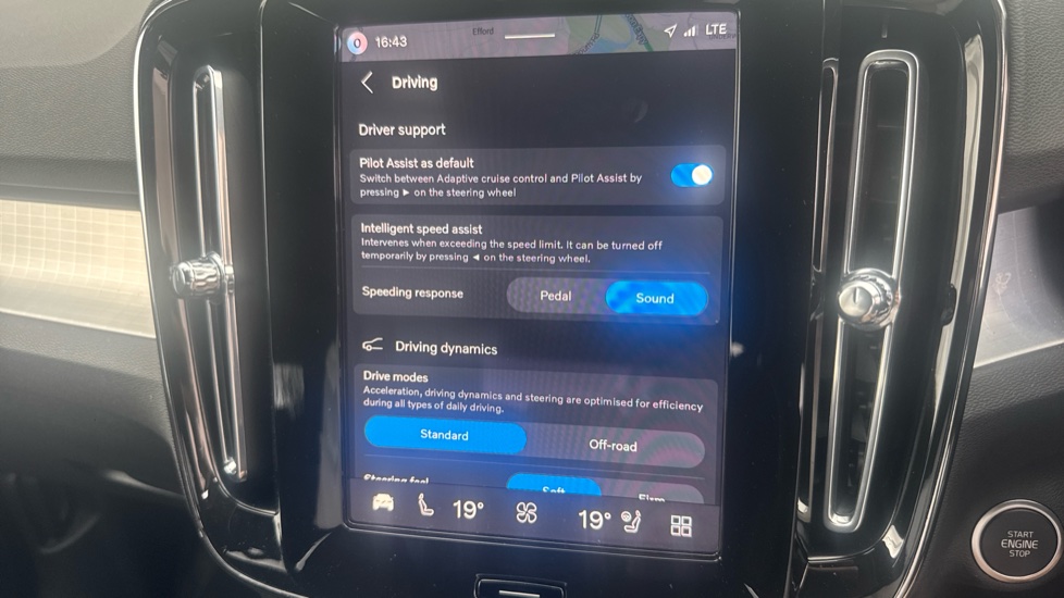 Volvo XC40 2.0 B4P Plus Dark 5dr Auto Petrol Estate - Image 39