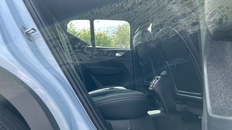 Volvo XC40 2.0 B4P Plus Dark 5dr Auto Petrol Estate - Image 6