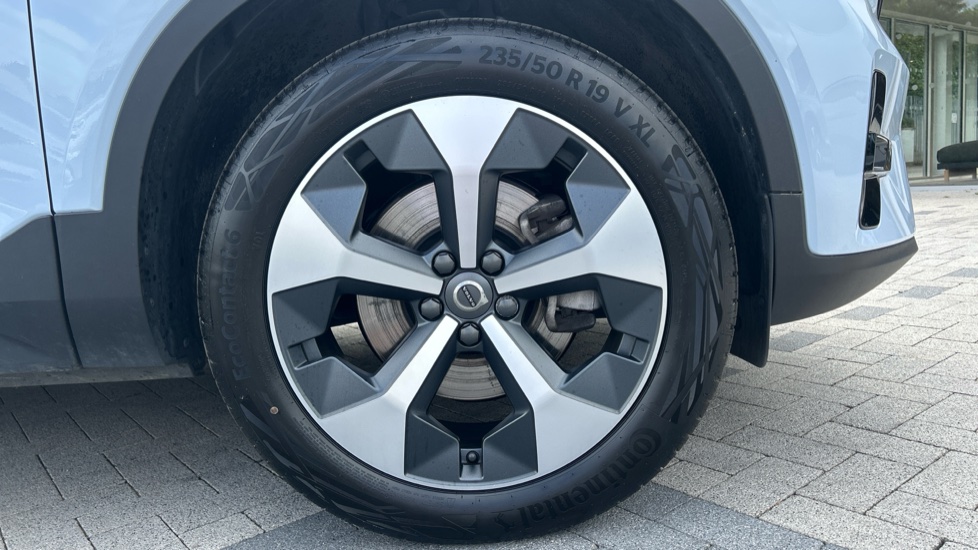 Volvo XC40 2.0 B4P Plus Dark 5dr Auto Petrol Estate - Image 9