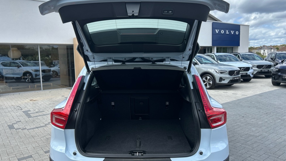 Volvo XC40 2.0 B4P Plus Dark 5dr Auto Petrol Estate - Image 13