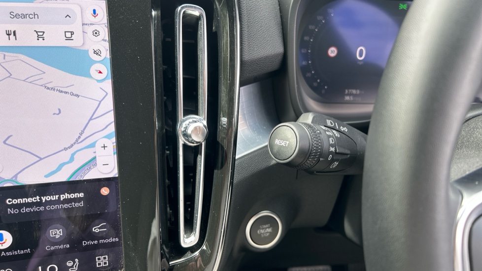 Volvo XC40 2.0 B4P Plus Dark 5dr Auto Petrol Estate - Image 15