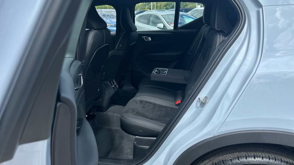 Volvo XC40 2.0 B4P Plus Dark 5dr Auto Petrol Estate - Image 23