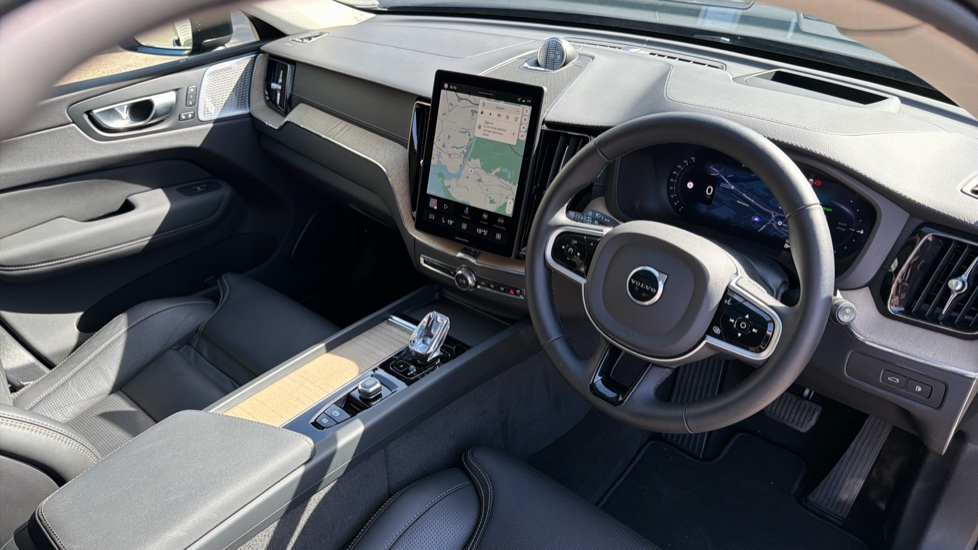 Volvo XC60 2.0 T8 [455] PHEV Ultra Dark 5dr AWD Geartronic Estate - Image 4