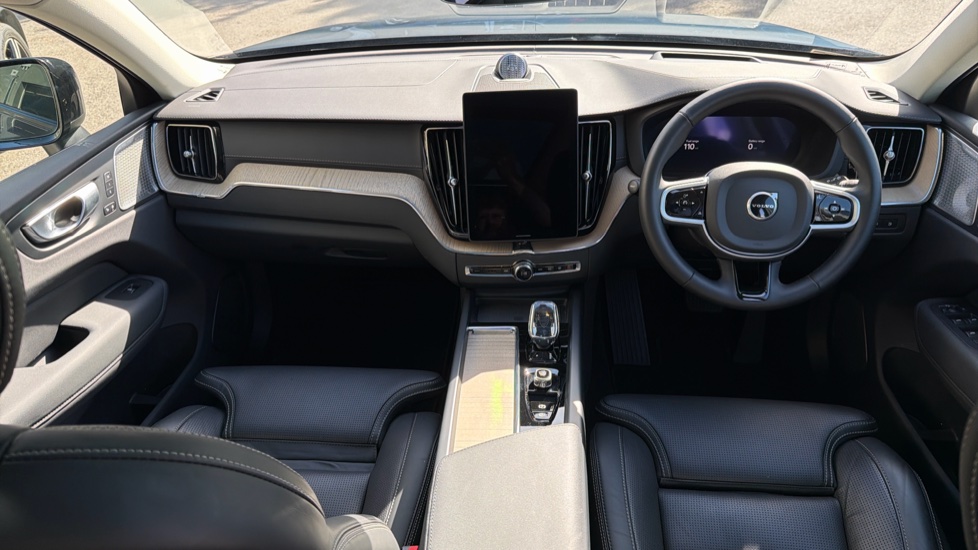 Volvo XC60 2.0 T8 [455] PHEV Ultra Dark 5dr AWD Geartronic Estate - Image 5