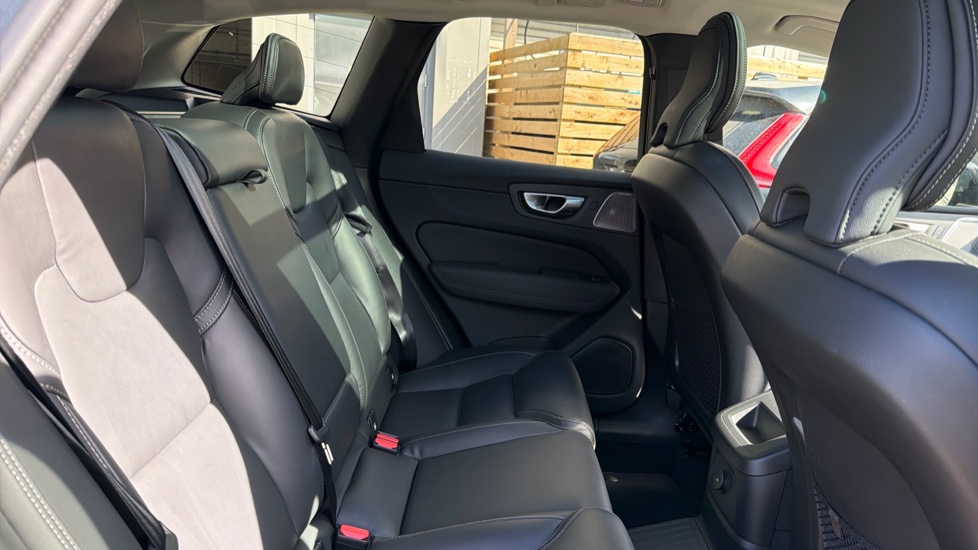 Volvo XC60 2.0 T8 [455] PHEV Ultra Dark 5dr AWD Geartronic Estate - Image 6