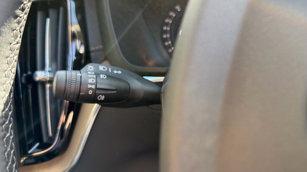 Volvo XC60 2.0 T8 [455] PHEV Ultra Dark 5dr AWD Geartronic Estate - Image 19