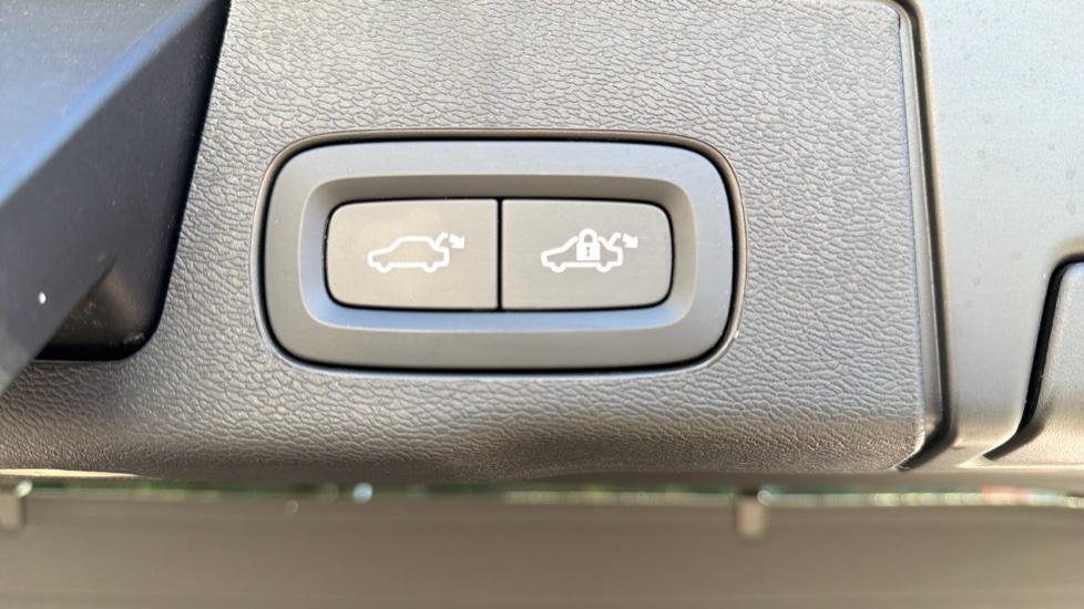 Volvo XC60 2.0 T8 [455] PHEV Ultra Dark 5dr AWD Geartronic Estate - Image 33