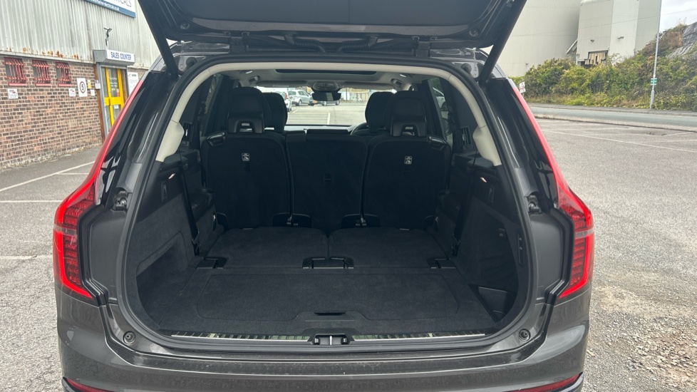 Volvo XC90 2.0 B5P Plus Dark 5dr AWD Geartronic Petrol Estate - Image 13