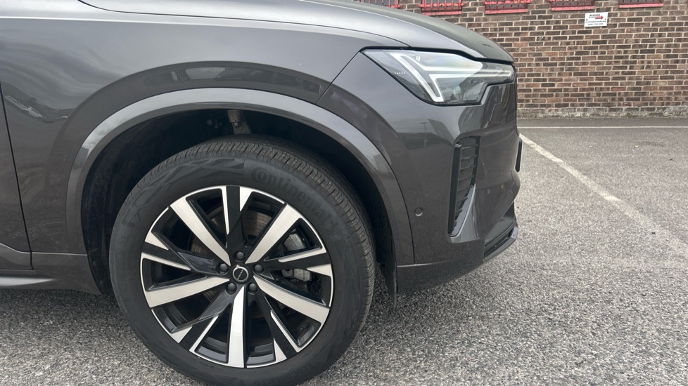 Volvo XC90 2.0 B5P Plus Dark 5dr AWD Geartronic Petrol Estate - Image 15