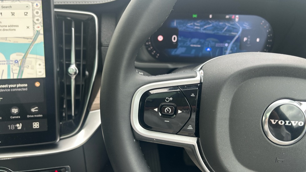 Volvo XC90 2.0 B5P Plus Dark 5dr AWD Geartronic Petrol Estate - Image 18