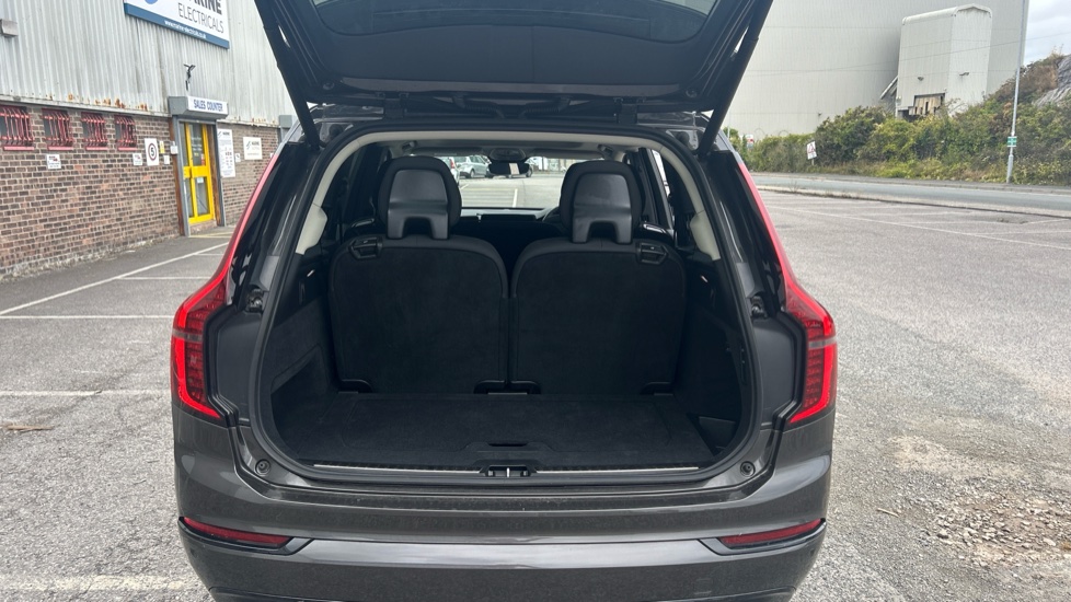 Volvo XC90 2.0 B5P Plus Dark 5dr AWD Geartronic Petrol Estate - Image 23
