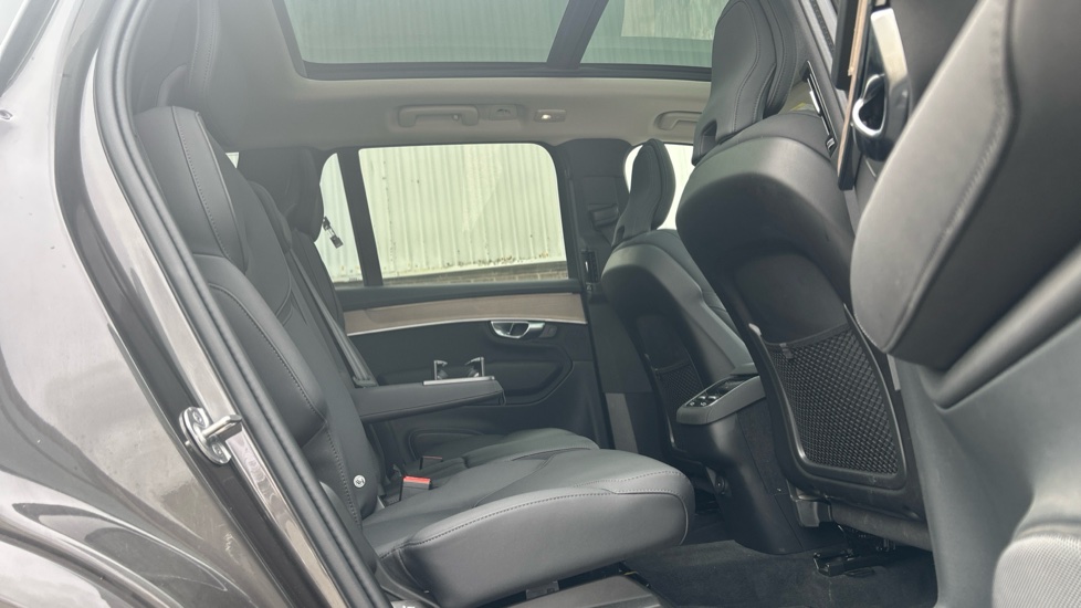 Volvo XC90 2.0 B5P Plus Dark 5dr AWD Geartronic Petrol Estate - Image 28