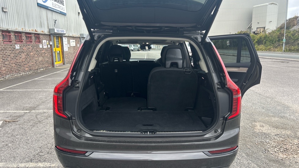 Volvo XC90 2.0 B5P Plus Dark 5dr AWD Geartronic Petrol Estate - Image 30