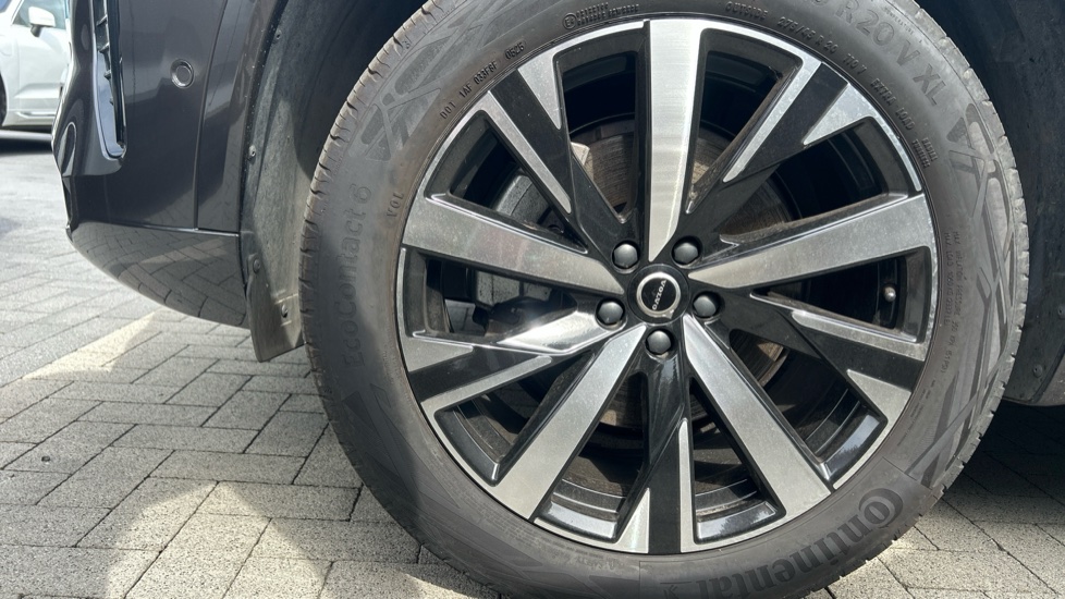 Volvo XC90 2.0 B5P Plus Dark 5dr AWD Geartronic Petrol Estate - Image 33