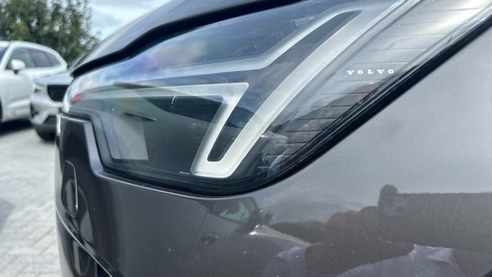 Volvo XC90 2.0 B5P Plus Dark 5dr AWD Geartronic Petrol Estate - Image 34