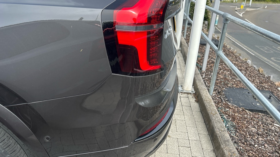 Volvo XC90 2.0 B5P Plus Dark 5dr AWD Geartronic Petrol Estate - Image 37