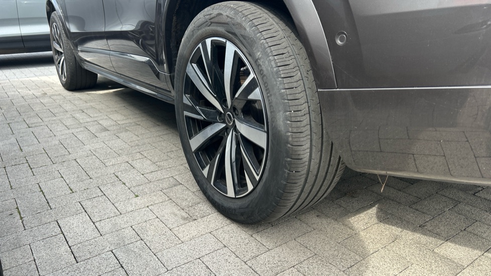 Volvo XC90 2.0 B5P Plus Dark 5dr AWD Geartronic Petrol Estate - Image 38