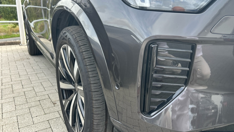 Volvo XC90 2.0 B5P Plus Dark 5dr AWD Geartronic Petrol Estate - Image 41