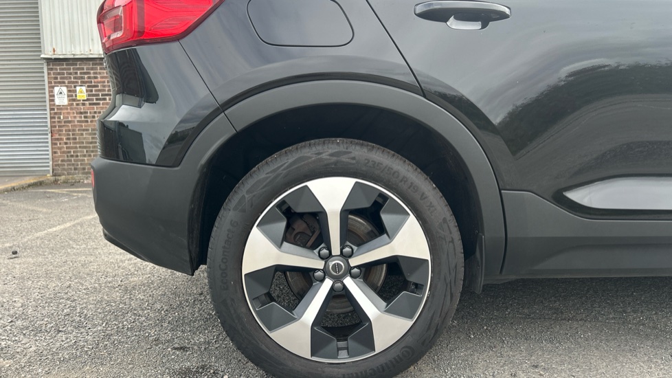 Volvo XC40 2.0 B3P Plus Dark 5dr Auto Petrol Estate - Image 9