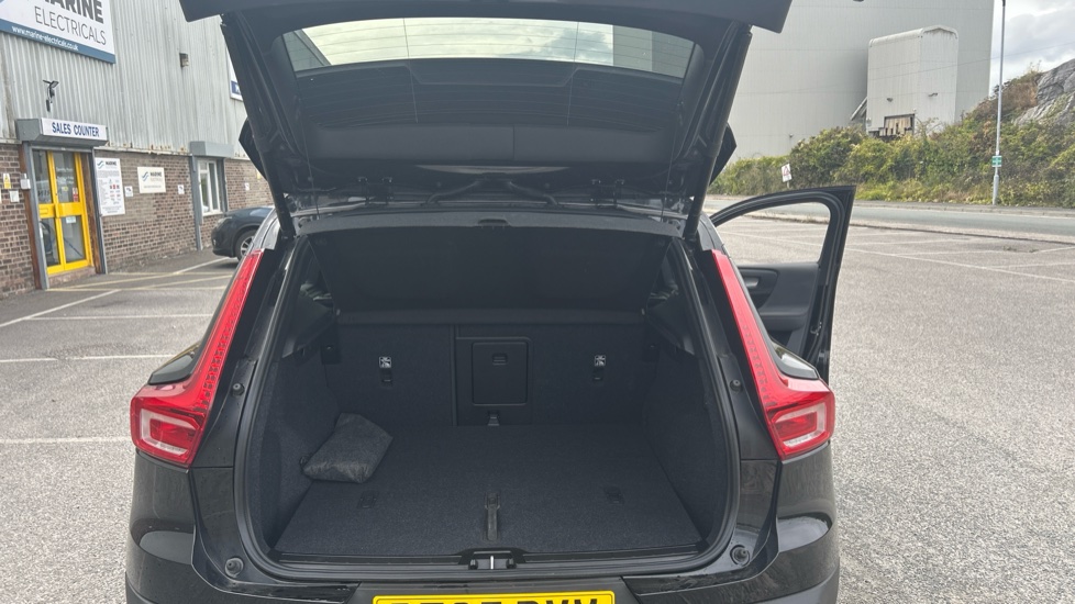 Volvo XC40 2.0 B3P Plus Dark 5dr Auto Petrol Estate - Image 13