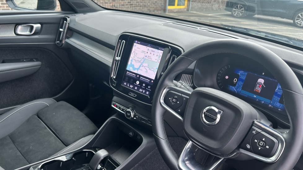 Volvo XC40 2.0 B3P Plus Dark 5dr Auto Petrol Estate - Image 15