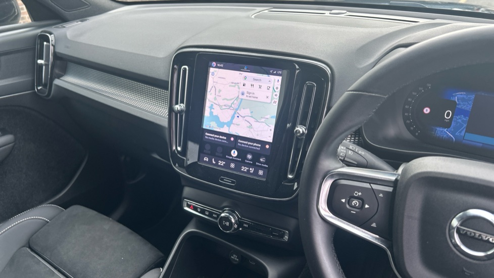 Volvo XC40 2.0 B3P Plus Dark 5dr Auto Petrol Estate - Image 16