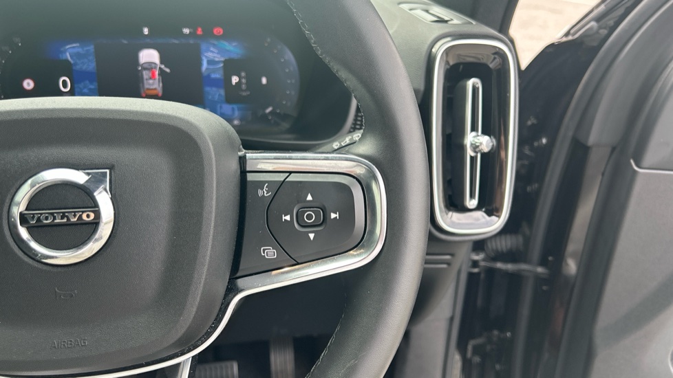 Volvo XC40 2.0 B3P Plus Dark 5dr Auto Petrol Estate - Image 18