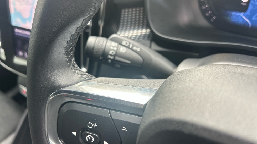 Volvo XC40 2.0 B3P Plus Dark 5dr Auto Petrol Estate - Image 21
