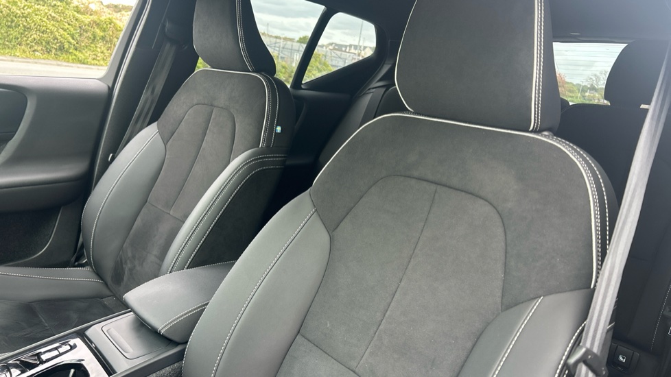 Volvo XC40 2.0 B3P Plus Dark 5dr Auto Petrol Estate - Image 26