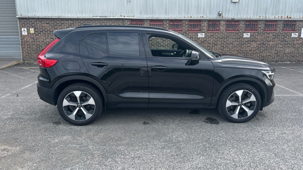 Volvo XC40 2.0 B3P Plus Dark 5dr Auto Petrol Estate - Image 41