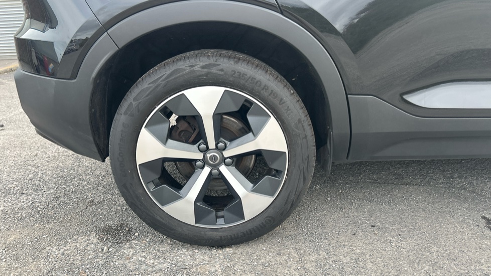 Volvo XC40 2.0 B3P Plus Dark 5dr Auto Petrol Estate - Image 44
