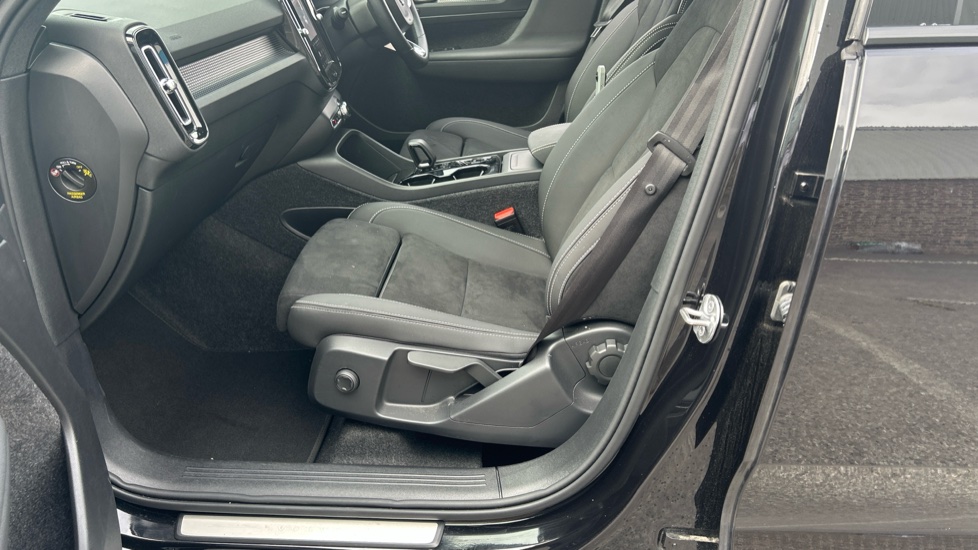 Volvo XC40 2.0 B3P Plus Dark 5dr Auto Petrol Estate - Image 49
