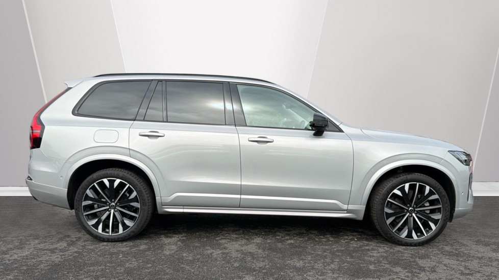 Volvo XC90 2.0 B5P Ultra Dark 5dr AWD Geartronic Petrol Estate - Image 3