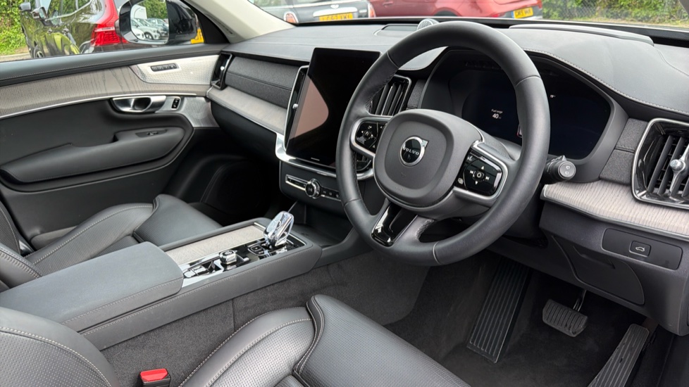 Volvo XC90 2.0 B5P Ultra Dark 5dr AWD Geartronic Petrol Estate - Image 4