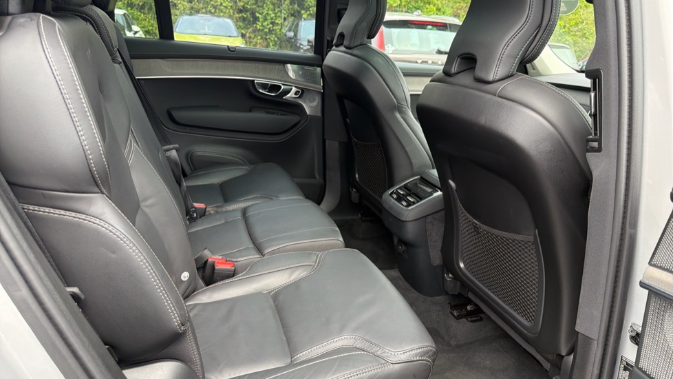 Volvo XC90 2.0 B5P Ultra Dark 5dr AWD Geartronic Petrol Estate - Image 6