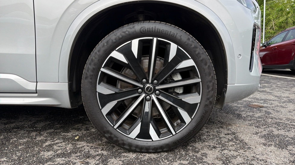 Volvo XC90 2.0 B5P Ultra Dark 5dr AWD Geartronic Petrol Estate - Image 9