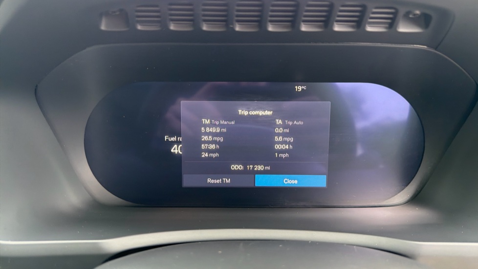 Volvo XC90 2.0 B5P Ultra Dark 5dr AWD Geartronic Petrol Estate - Image 11