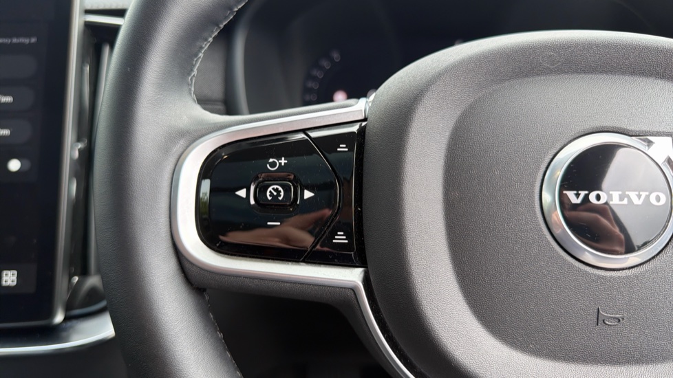 Volvo XC90 2.0 B5P Ultra Dark 5dr AWD Geartronic Petrol Estate - Image 21