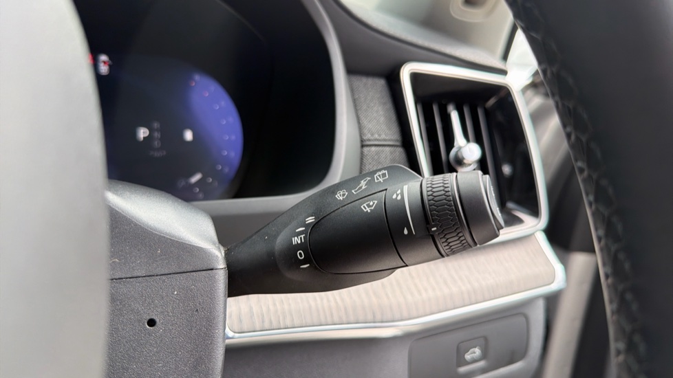 Volvo XC90 2.0 B5P Ultra Dark 5dr AWD Geartronic Petrol Estate - Image 23